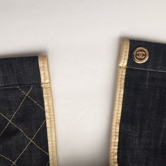 CHANEL Denim Tote / Shoulder Bag - Picture 14 of 16